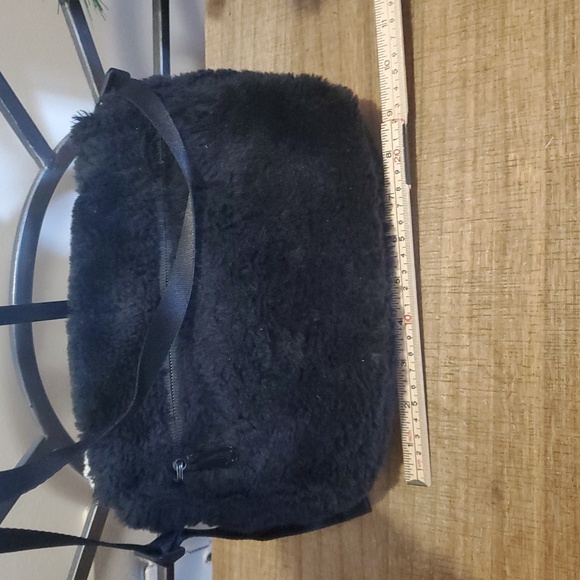 Nike Swoop Futura 365 Faux Fur Crossbody Bag in Black and White - Streetwear - Picture 8 of 12